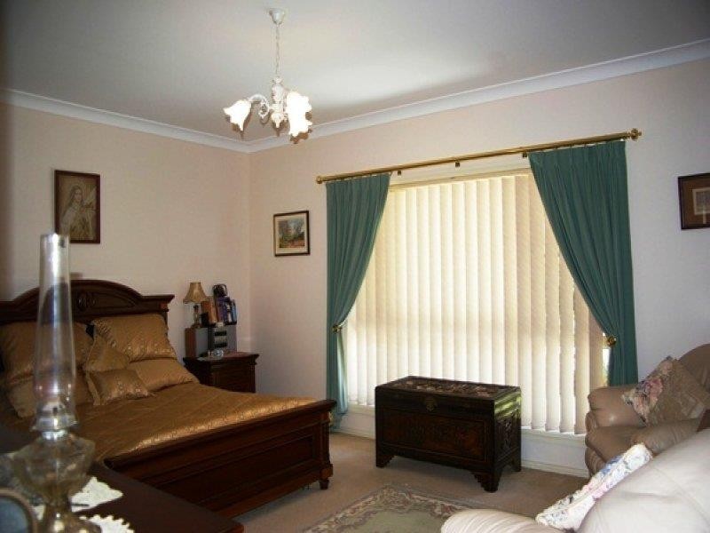 10 Fitzroy St, Uralla NSW 2358