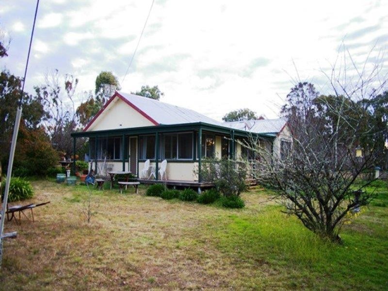 13 Rifle Range Road, Uralla NSW 2358