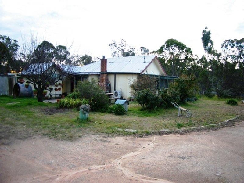 13 Rifle Range Road, Uralla NSW 2358