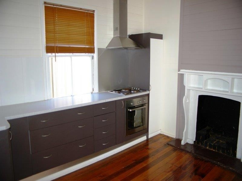 81 Bridge St, Uralla NSW 2358