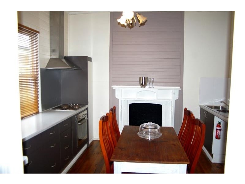 81 Bridge St, Uralla NSW 2358