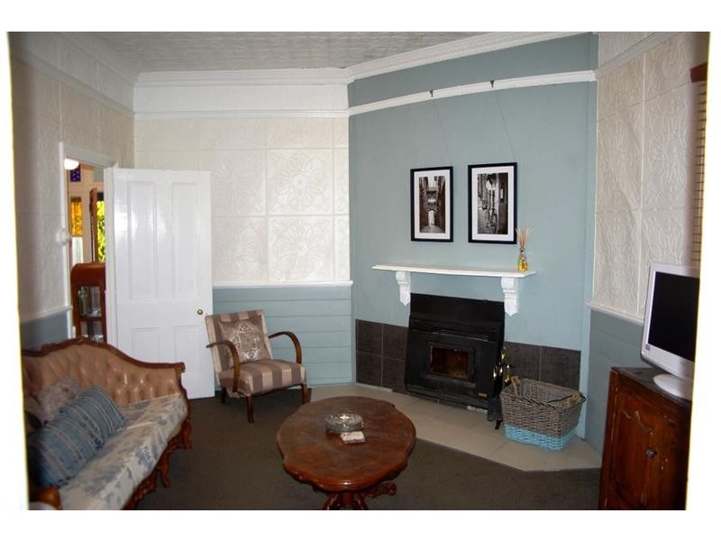 81 Bridge St, Uralla NSW 2358