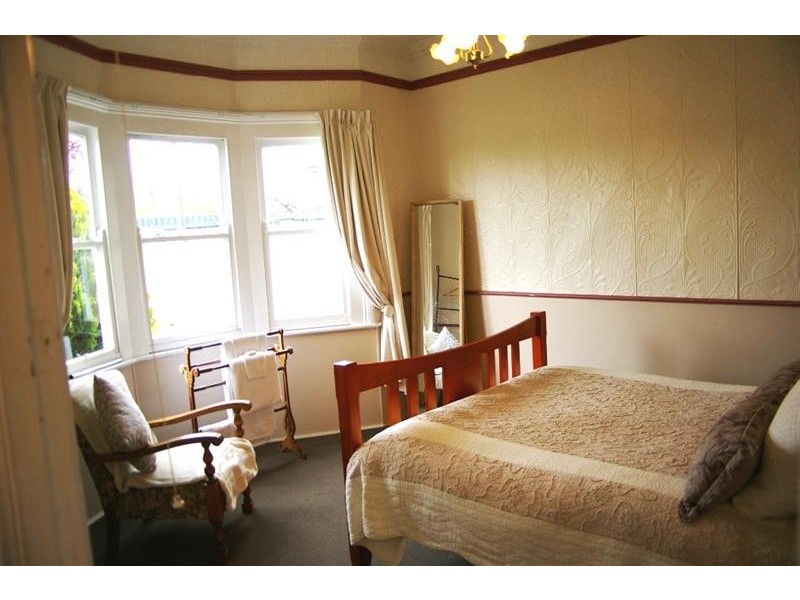 81 Bridge St, Uralla NSW 2358