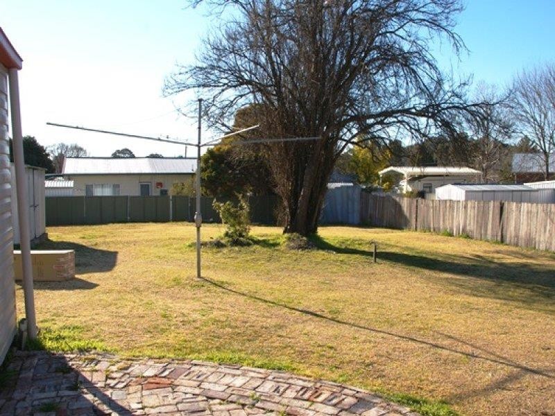 81 Bridge St, Uralla NSW 2358