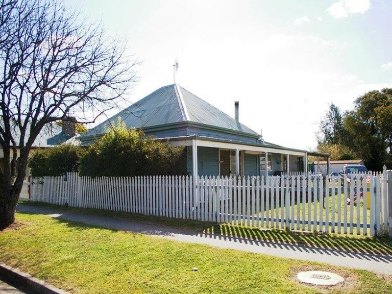 85 Bridge St, Uralla NSW 2358