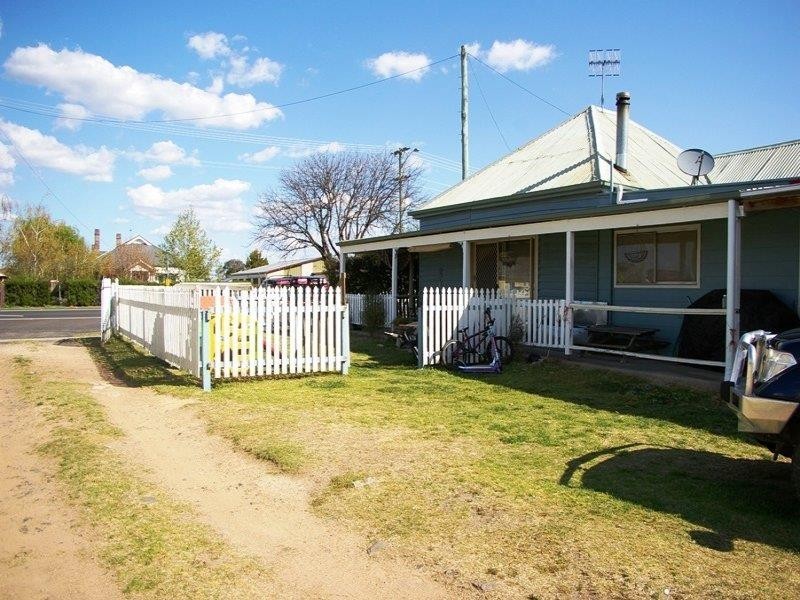 85 Bridge St, Uralla NSW 2358