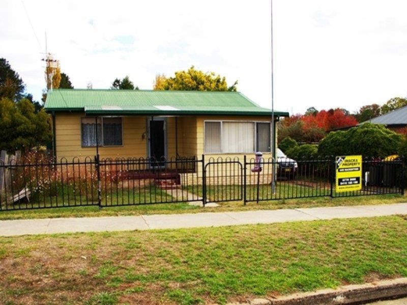 44 Hill St, Uralla NSW 2358