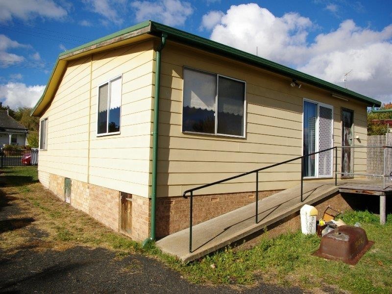 44 Hill St, Uralla NSW 2358