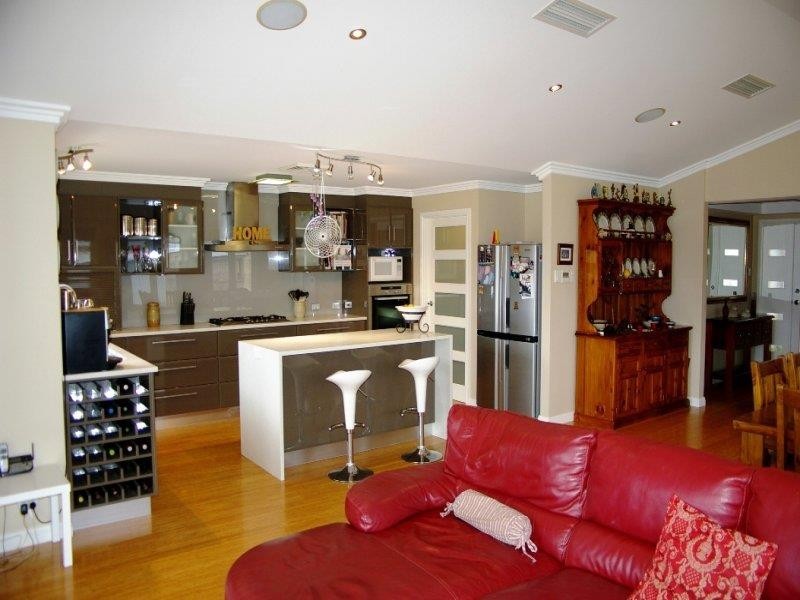 6 Plane Ave, Uralla NSW 2358