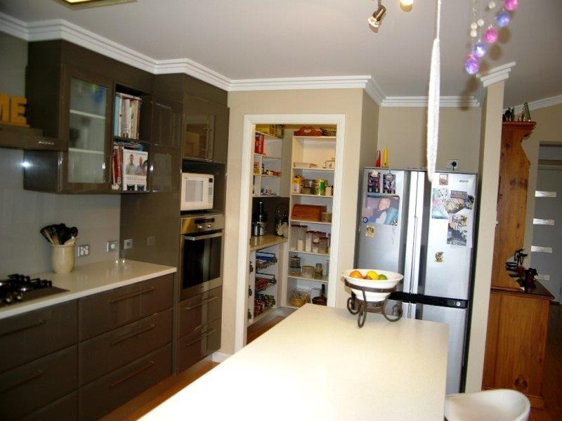 6 Plane Ave, Uralla NSW 2358