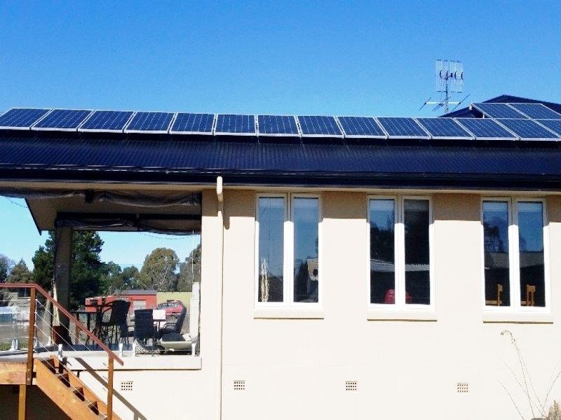 6 Plane Ave, Uralla NSW 2358