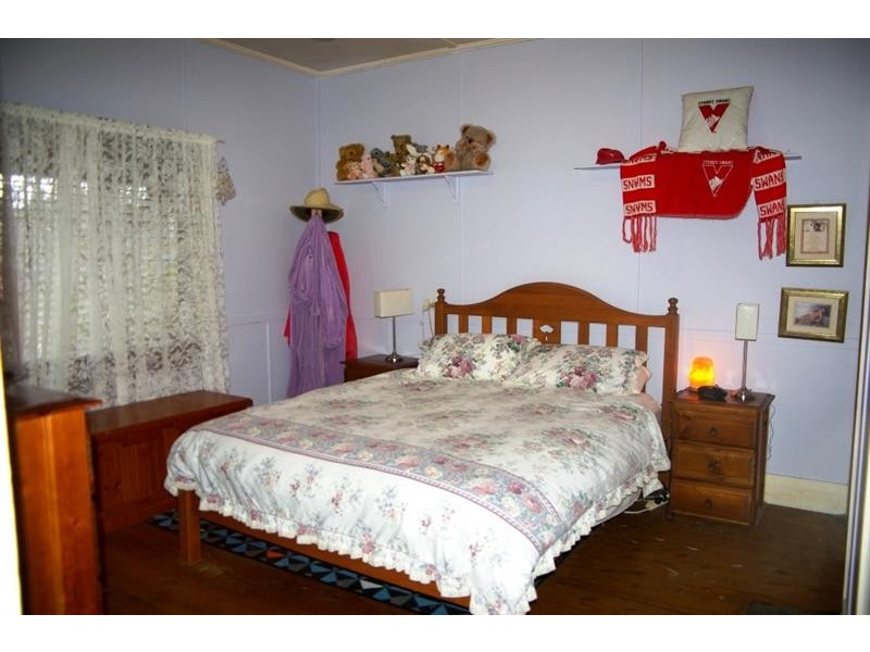 24 Salisbury St, Uralla NSW 2358