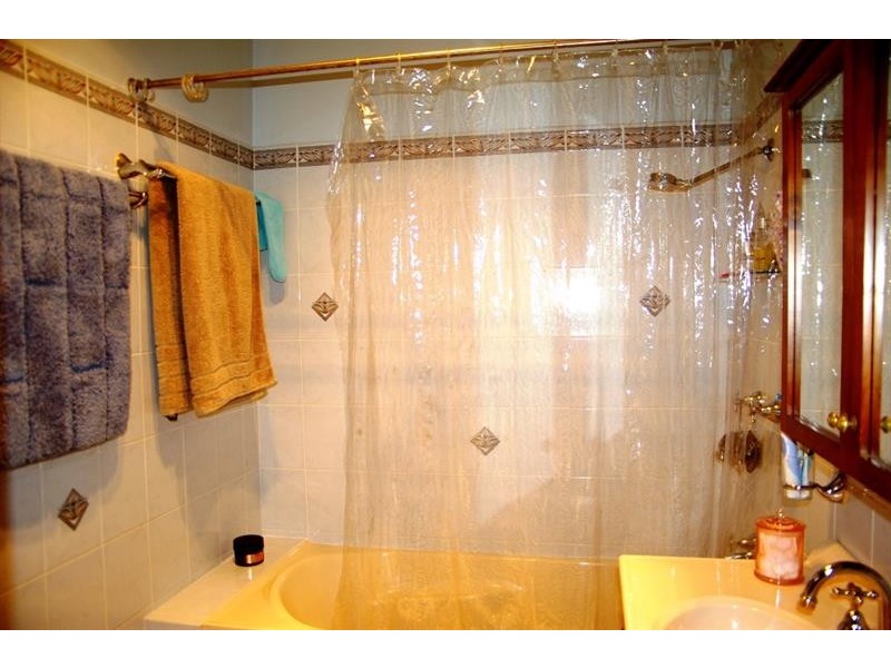 24 Salisbury St, Uralla NSW 2358