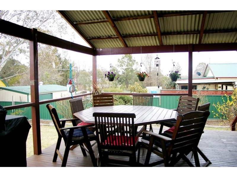 24 Salisbury St, Uralla NSW 2358