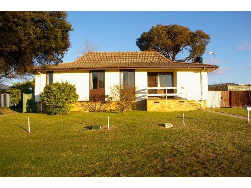 28 Fitzroy St, Uralla NSW 2358