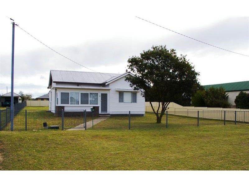 2 Dumaresq St, Uralla NSW 2358