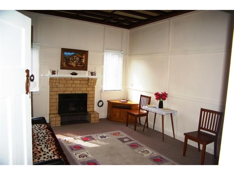 2 Dumaresq St, Uralla NSW 2358