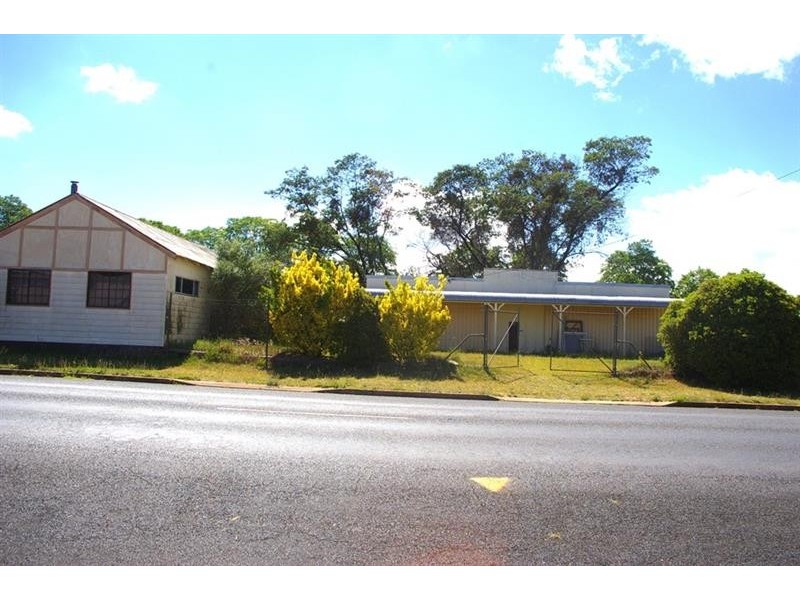 169 Bradley St, Guyra NSW 2365