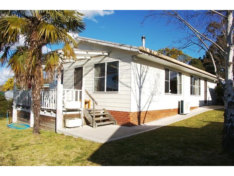 2 Mckenzie St, Uralla NSW 2358