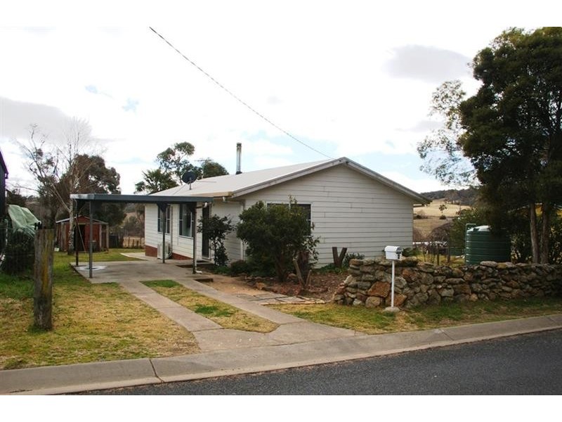 2 Mckenzie St, Uralla NSW 2358