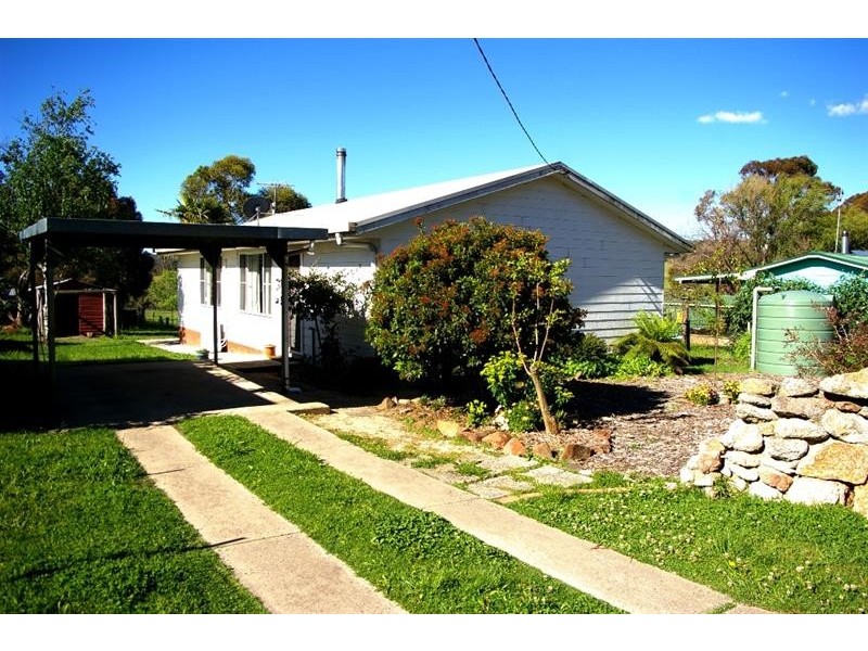 2 Mckenzie St, Uralla NSW 2358