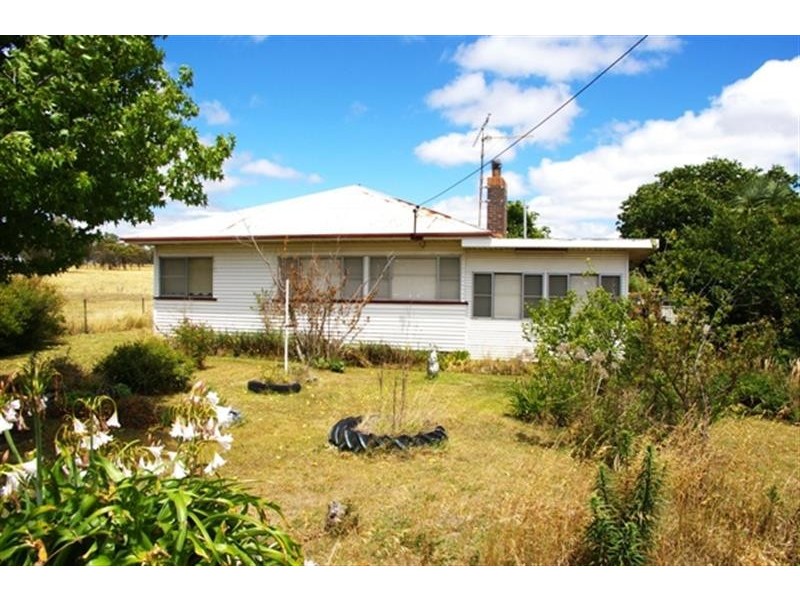 135 Bridge St, Uralla NSW 2358
