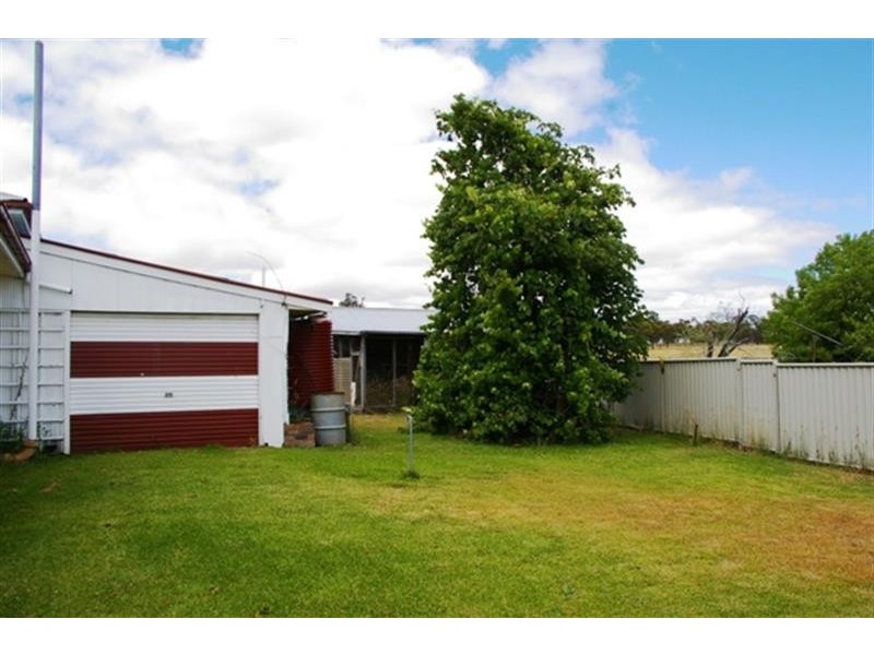 135 Bridge St, Uralla NSW 2358