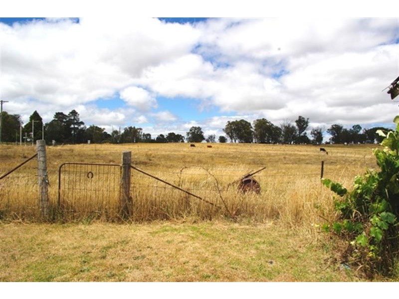 135 Bridge St, Uralla NSW 2358