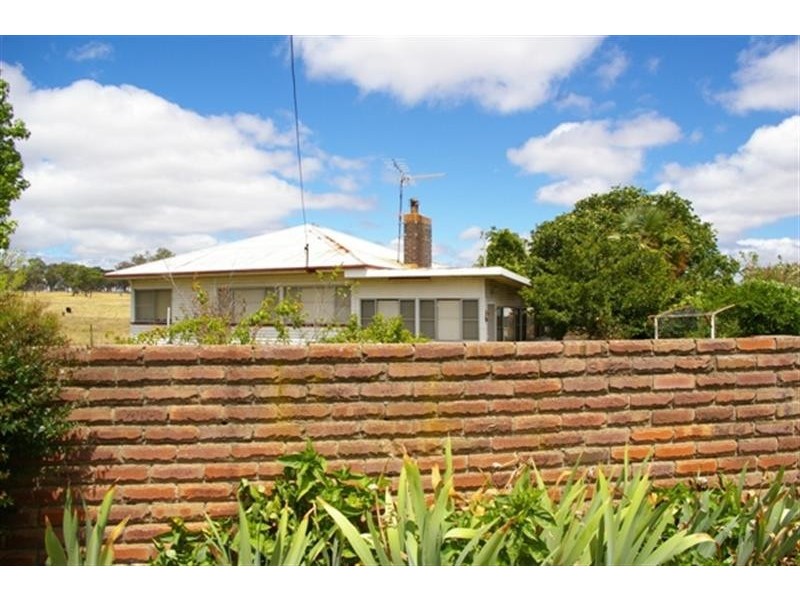 135 Bridge St, Uralla NSW 2358