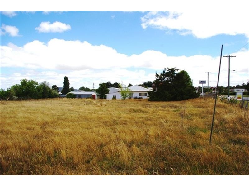 135 Bridge St, Uralla NSW 2358