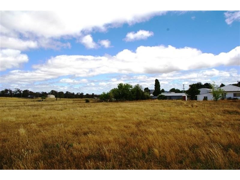 135 Bridge St, Uralla NSW 2358