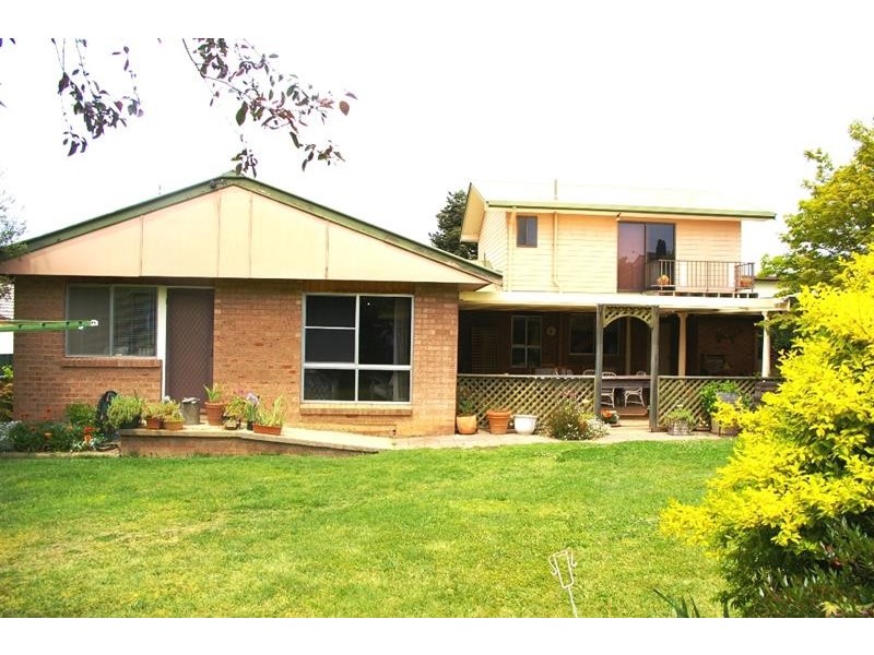 123E Hill St, Walcha NSW 2354