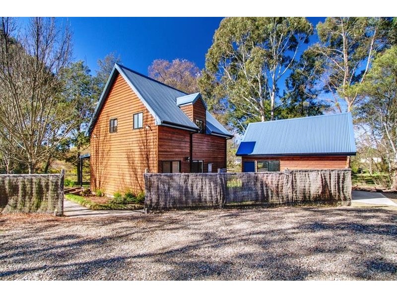 23 Rowan Ave, Uralla NSW 2358