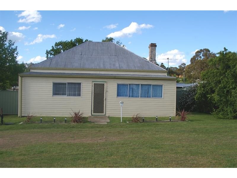 107E North  St, Walcha NSW 2354