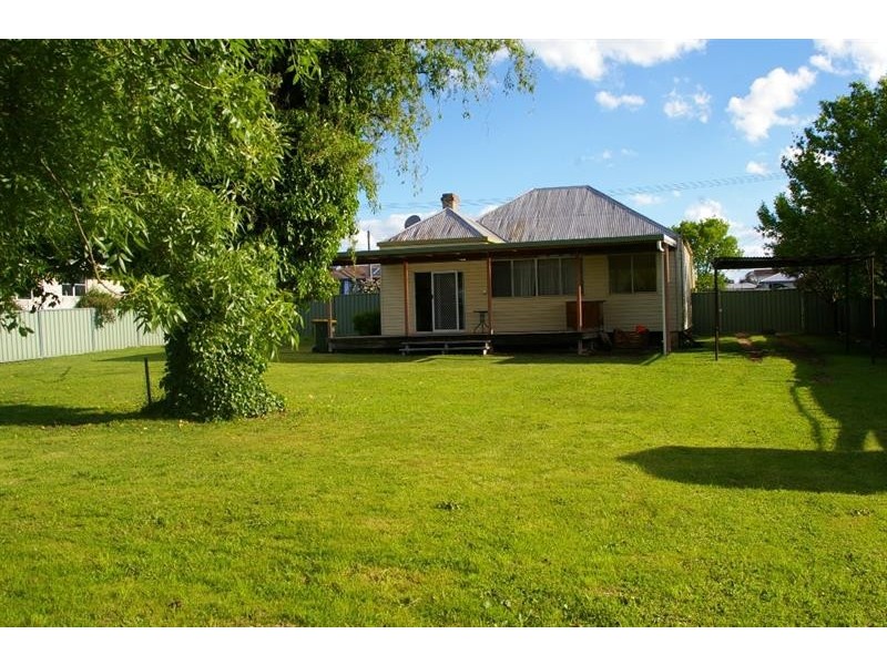 107E North  St, Walcha NSW 2354
