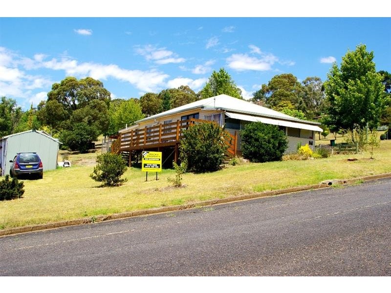 17S Middle St, Walcha NSW 2354