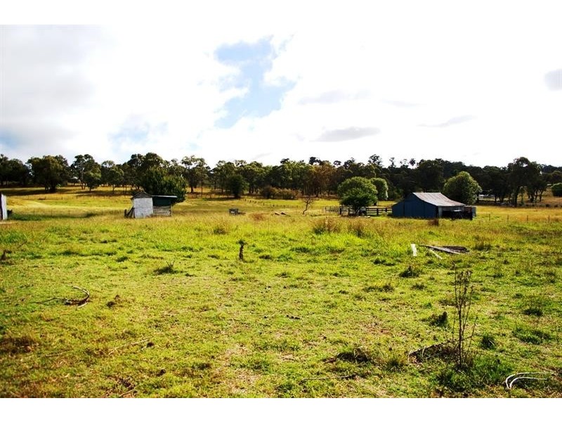 14 Emu Creek Rd, Walcha NSW 2354