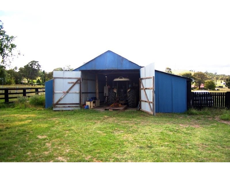14 Emu Creek Rd, Walcha NSW 2354