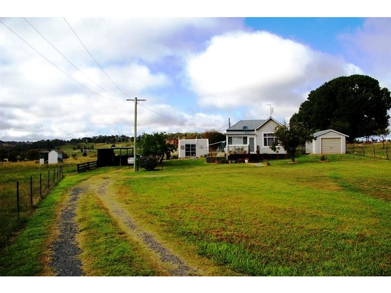 14 Emu Creek Rd, Walcha NSW 2354