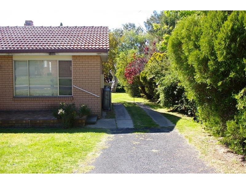 1 Church Ave, Uralla NSW 2358