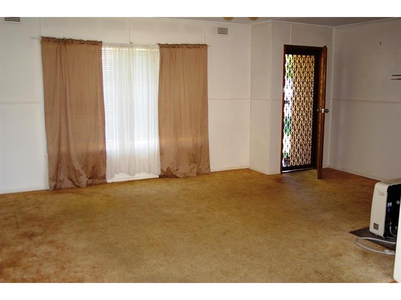 1 Church Ave, Uralla NSW 2358