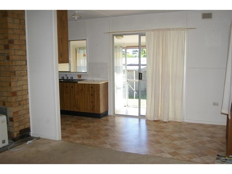 1 Church Ave, Uralla NSW 2358