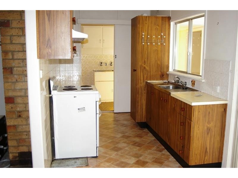 1 Church Ave, Uralla NSW 2358