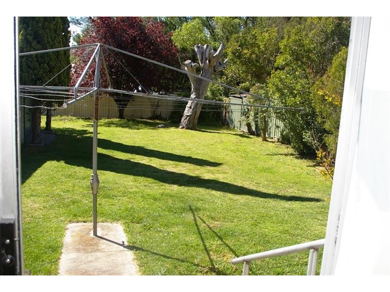 1 Church Ave, Uralla NSW 2358