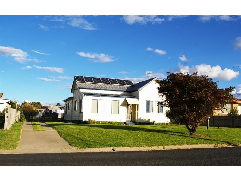 13 McMahon St, Uralla NSW 2358