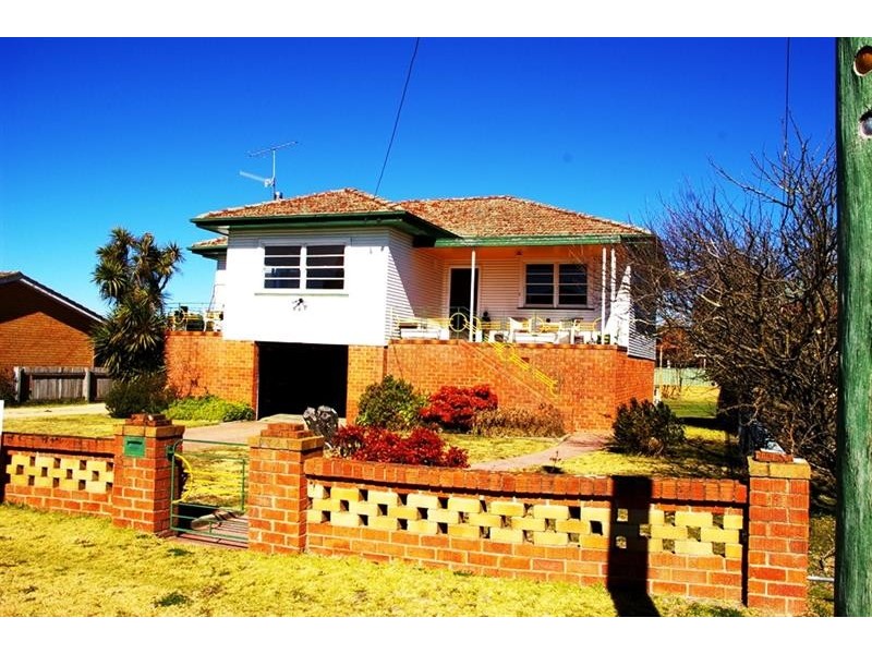 48 East Street, Uralla NSW 2358