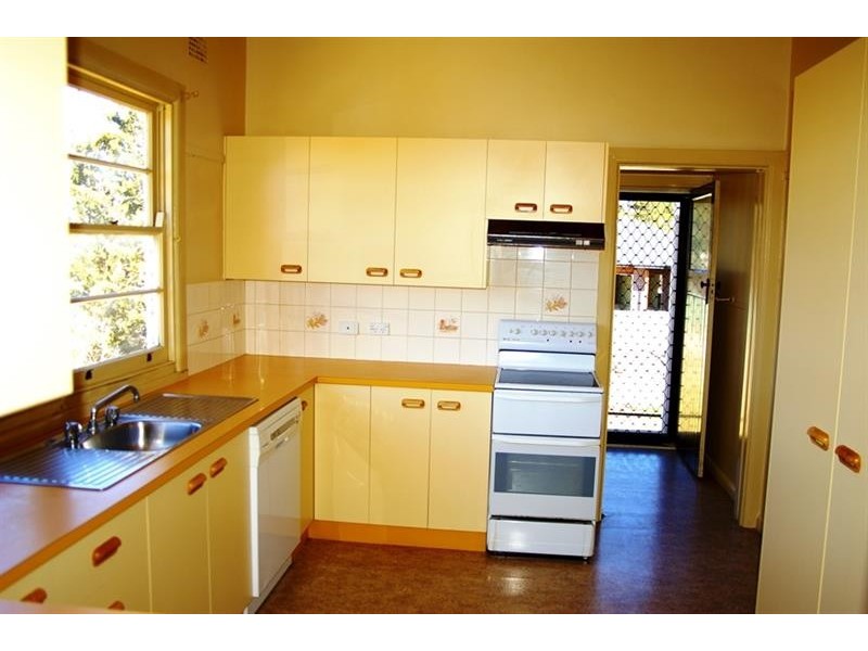 48 East Street, Uralla NSW 2358