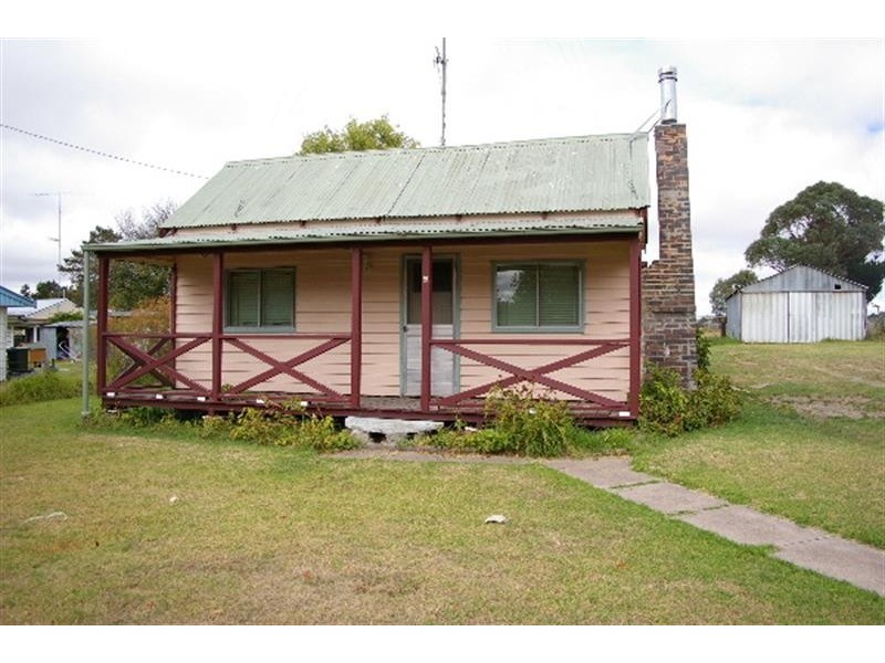 4 Rowan Avenue, Uralla NSW 2358