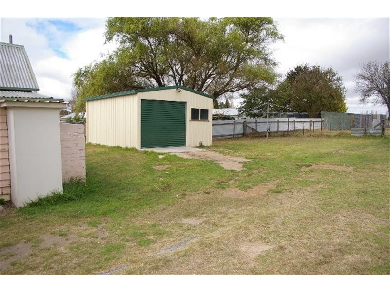 4 Rowan Avenue, Uralla NSW 2358