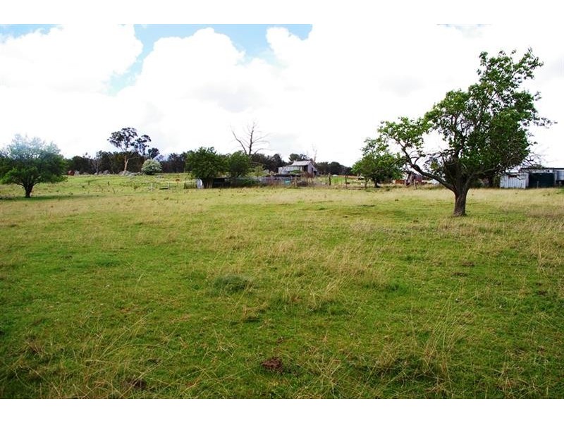 126 Rifle Range Rd, Uralla NSW 2358